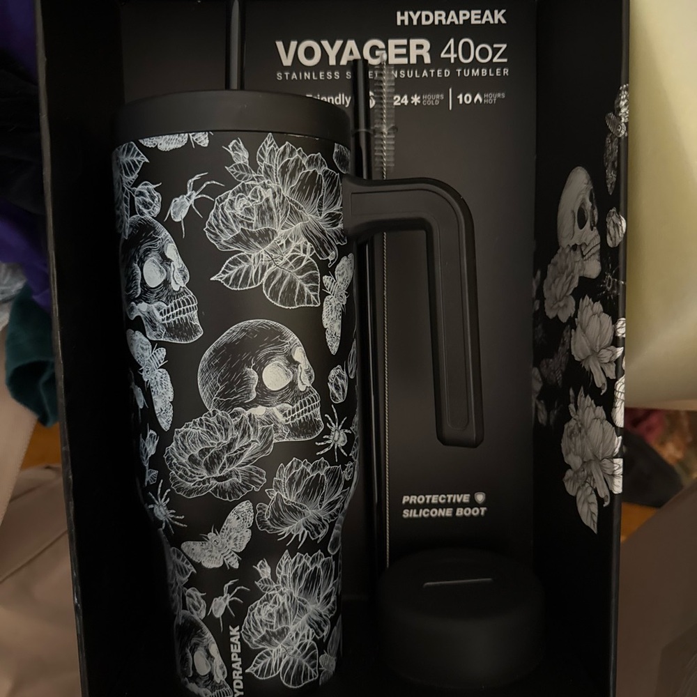 Hydrapeak Voyager 40oz Black Tumbler with Skull Design